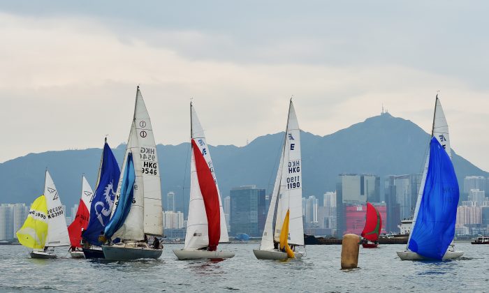 Boats approaching the Leeward mark in the inaugural Bart’s Bash in Victoria Harbour on Sunday Sept 21, 2014. (Bill Cox/Epoch Times)