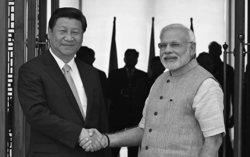 Indian Prime Minister Narendra Modi (R) shakes hand with Chinese leader Xi Jinping as he welcomes him at a hotel in Ahmadabad, India, on Sept. 17, 2014. (AP Photo/Ajit Solanki)