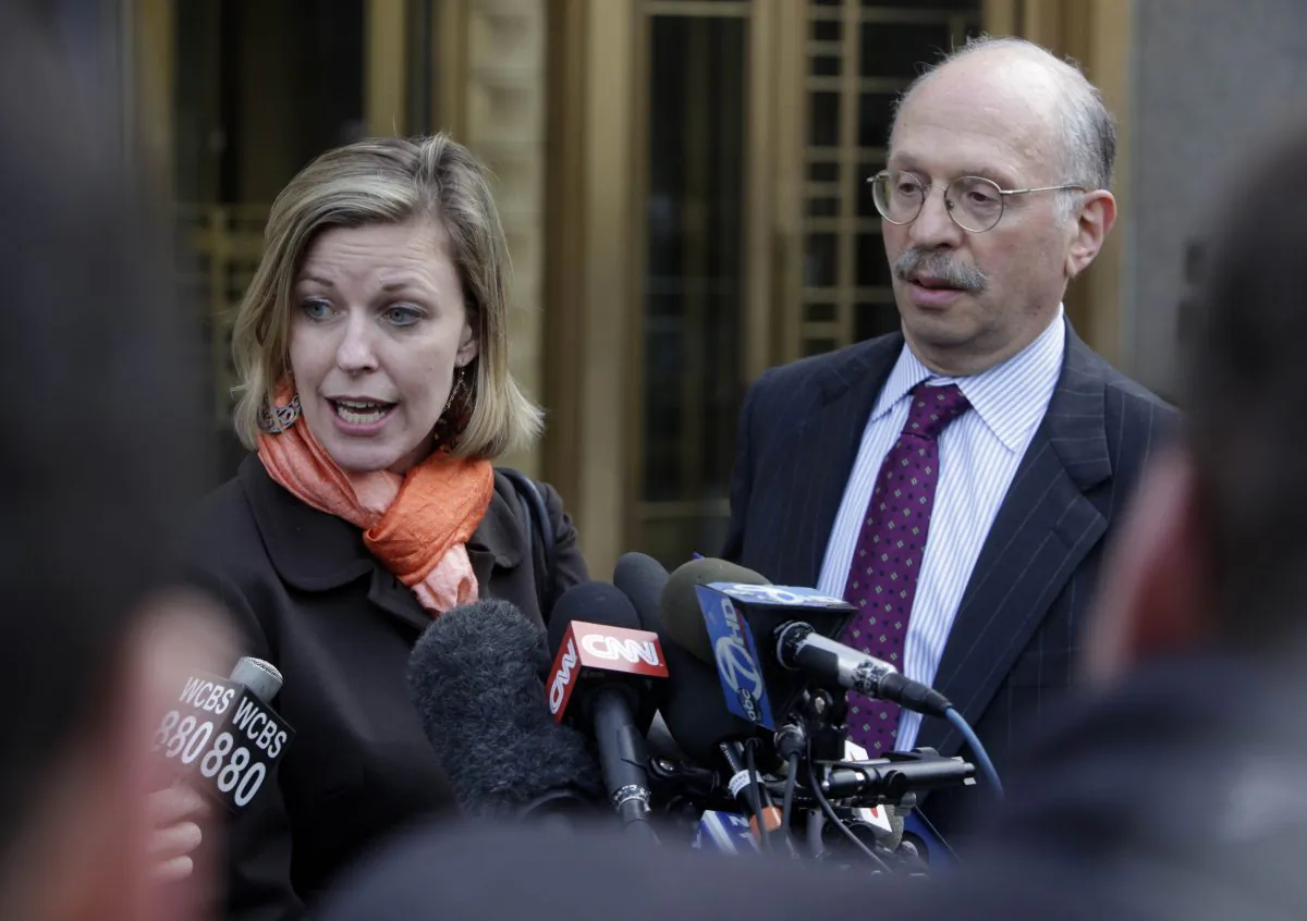 Public defenders Deirdre von Dornum and Phil Weinstein outside a courthouse in New York, April 21, 2009. (AP Photo/Seth Wenig)