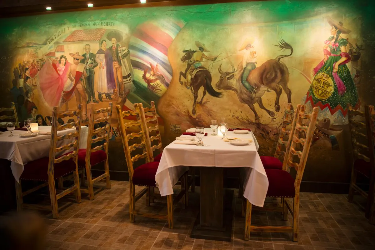 A mural by artist Raymundo Cobo. (Edward Dai/Epoch Times)