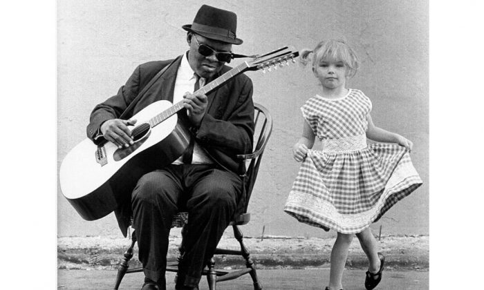 Gary Davis with a dancing girl in “Harlem Street Singer,” a documentary about the blues teacher. (Alice Ochs/Getty Images)