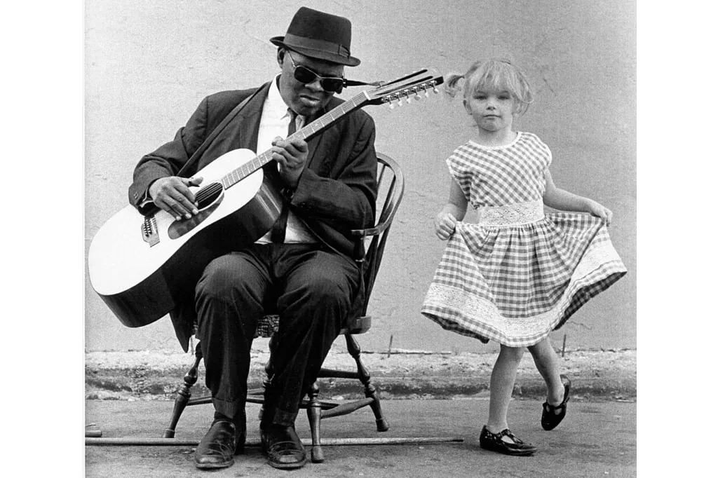Gary Davis with a dancing girl in “Harlem Street Singer,” a documentary about the blues teacher. (Alice Ochs/Getty Images)
