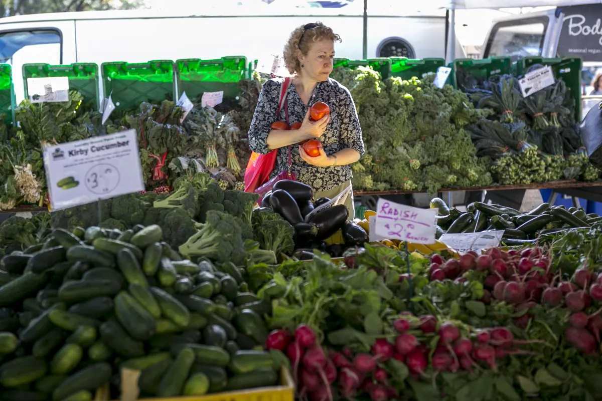 A woman shops for vegetables at The Union Square farmer's market, in Manhattan, on Sept. 22. 2014. (Samira Bouaou/Epoch Times)