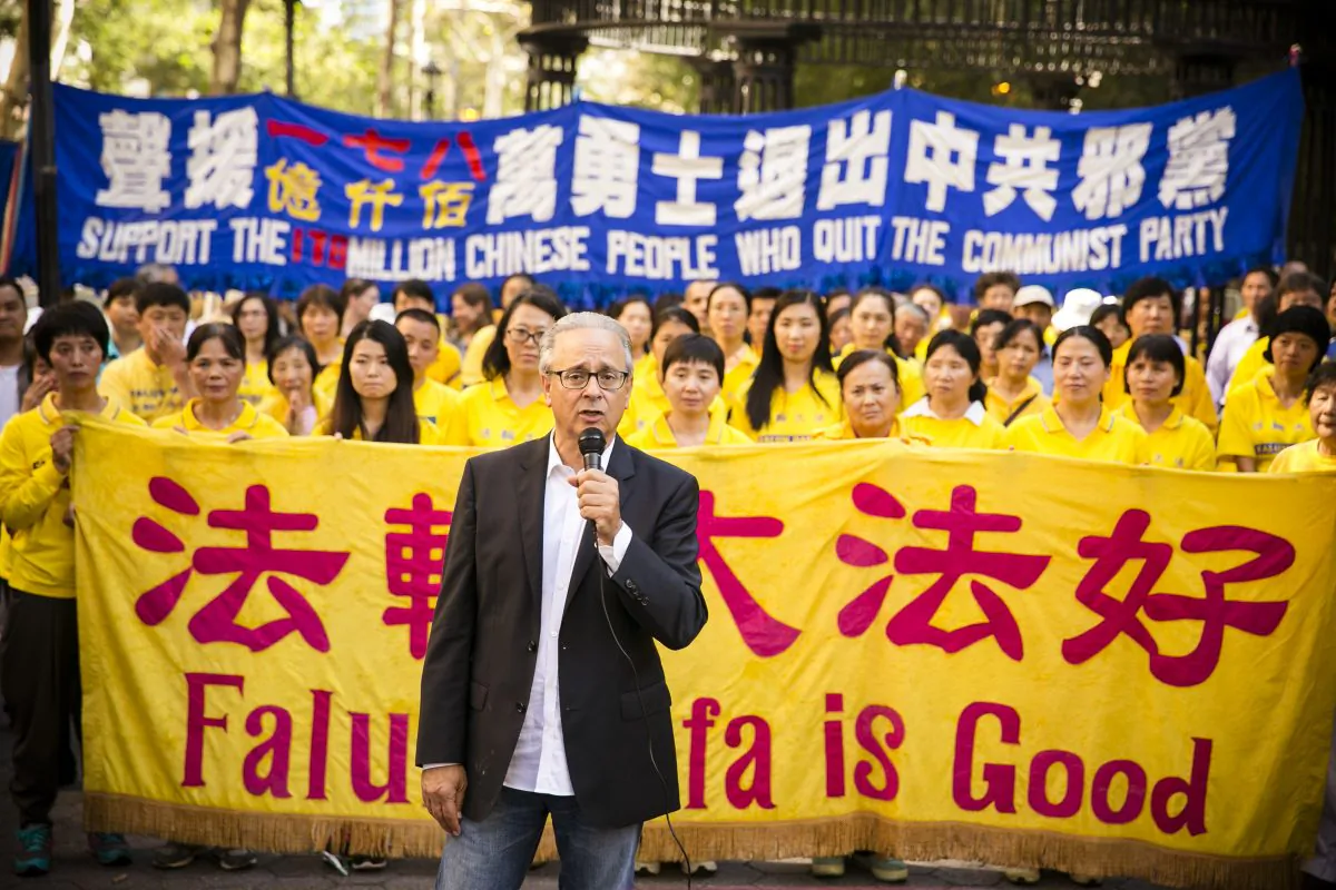 Alan Adler, executive director of Friends of Falun Gong, at a rally near the United Nations in New York on Sept. 27, 2014, calling for the end to the persecution in China. (Edward Dai/Epoch Times) 