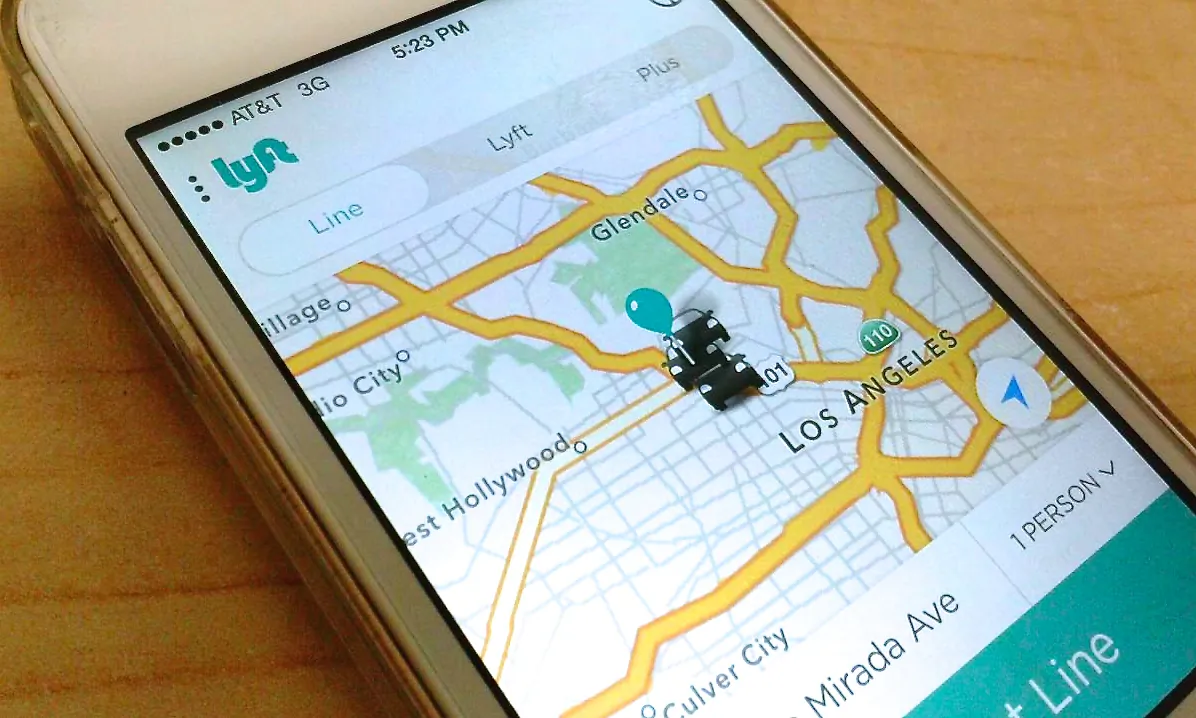 A new carpooling feature on the Lyft ride-sharing app called 'Lyft Line' was rolled out in Los Angeles on Monday, Sept. 29, 2014. (Sarah Le/Epoch Times)