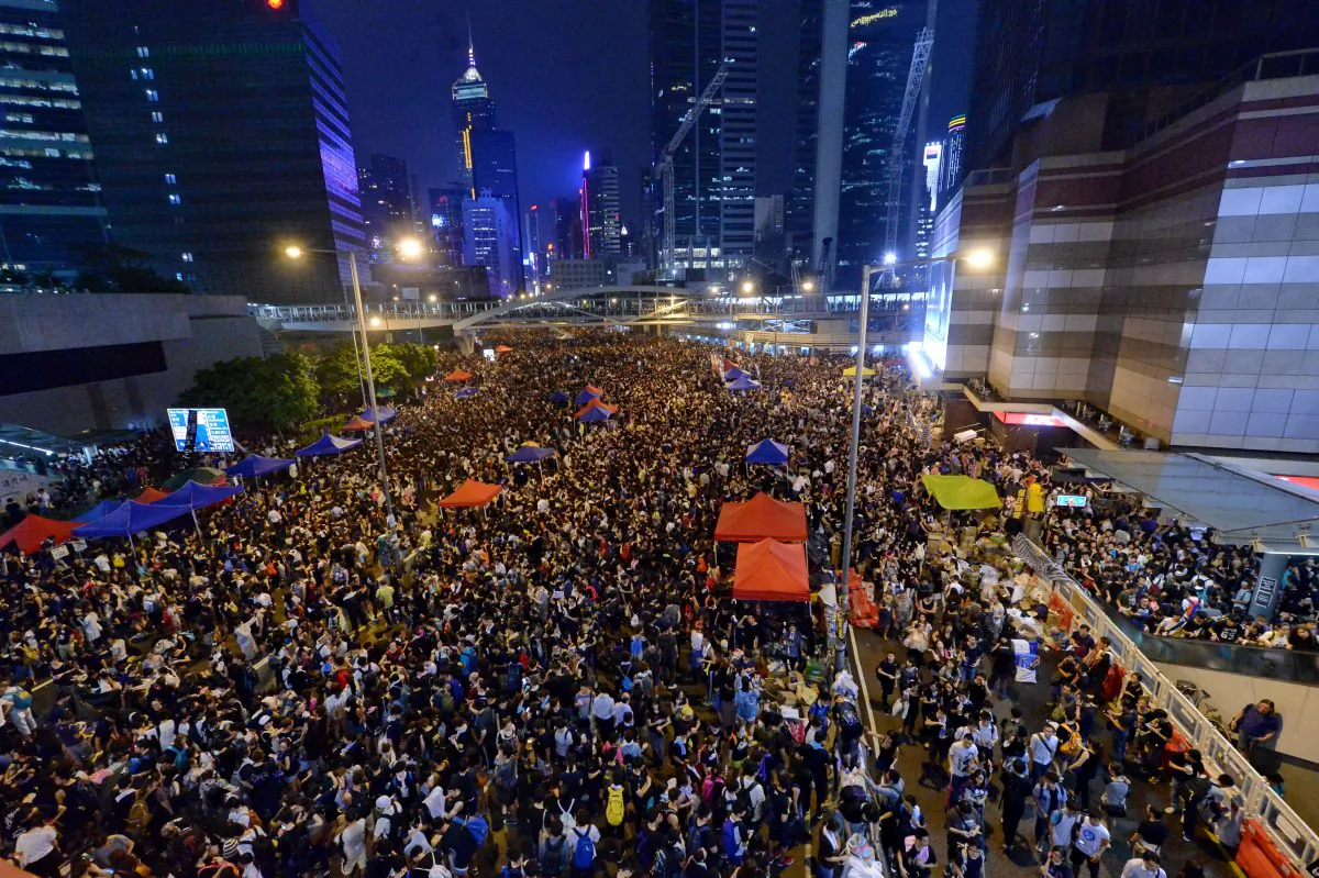 As the student protests entered its third day, thousands of people continued to protest at Admiralty, demanding that Leung Chun-ying step down. (Sung Cheung-lung/Epoch Times)