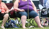 Obese or Overweight Teens More Likely to Become Smokers