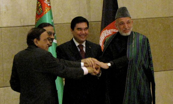 (L–R) Pakistani President Asif Ali Zardari, Indian Minister of Petroleum and Natural Gas Murli Deopra, Turkmenistan's leader Gurbanguly Berdymukhamedov, and Afghan President Hamid Karzai shake hands after a signing ceremony in Ashgabat, Turkmenistan, on Dec. 11, 2010. The four countries signed a framework agreement for the transnational gas pipeline. (STRINGER/AFP/Getty Images)