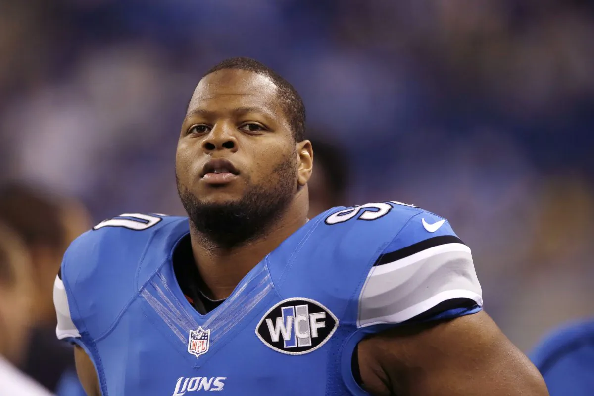 Detroit Lions defensive tackle Ndamukong Suh warms up before an NFL football game against the Green Bay Packers in Detroit, on Sept. 21, 2014. (Carlos Osorio/AP Photo)