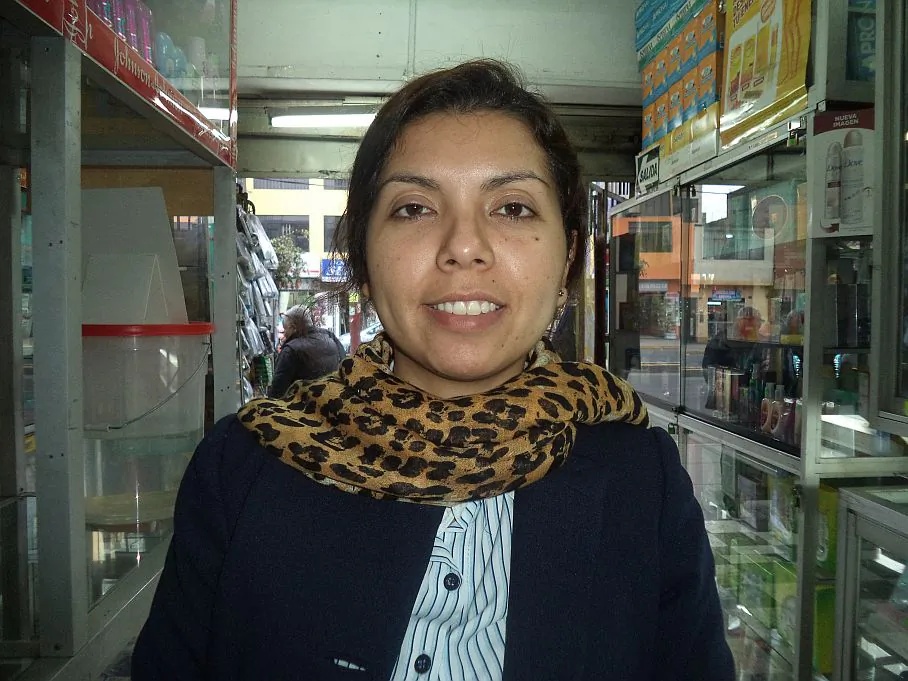 Lima, Perú: Stephany Natividad, 31, Company Saleswoman: Yes! Everyone in the world should live in peace, but to receive peace one has to give peace. Then we would have a better world. Today the world is full of problems; there are killings, suicides, wars, et cetera, for various reasons. I think no one lives in peace. For example, in the home the family does not live in peace. In my case, I do not live in peace with my partner, the situation is very contentious, and I do not know when this situation will end. We each make own life, and live in the same home, and we have a daughter. I hope my situation is resolved.