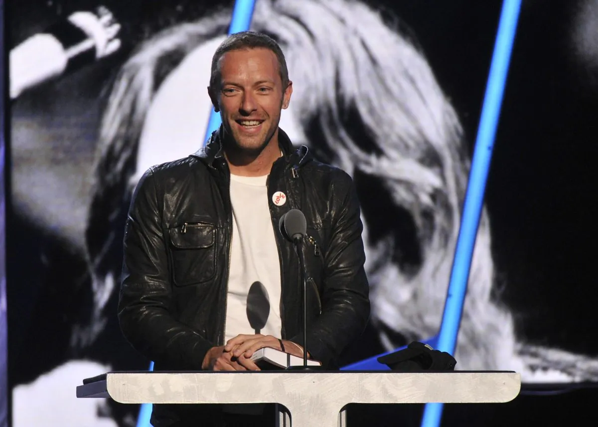 Chris Martin speaks at the 2014 Rock and Roll Hall of Fame Induction Ceremony on Thursday, April, 10, 2014 in New York. (Photo by Charlse Sykes/Invision/AP)