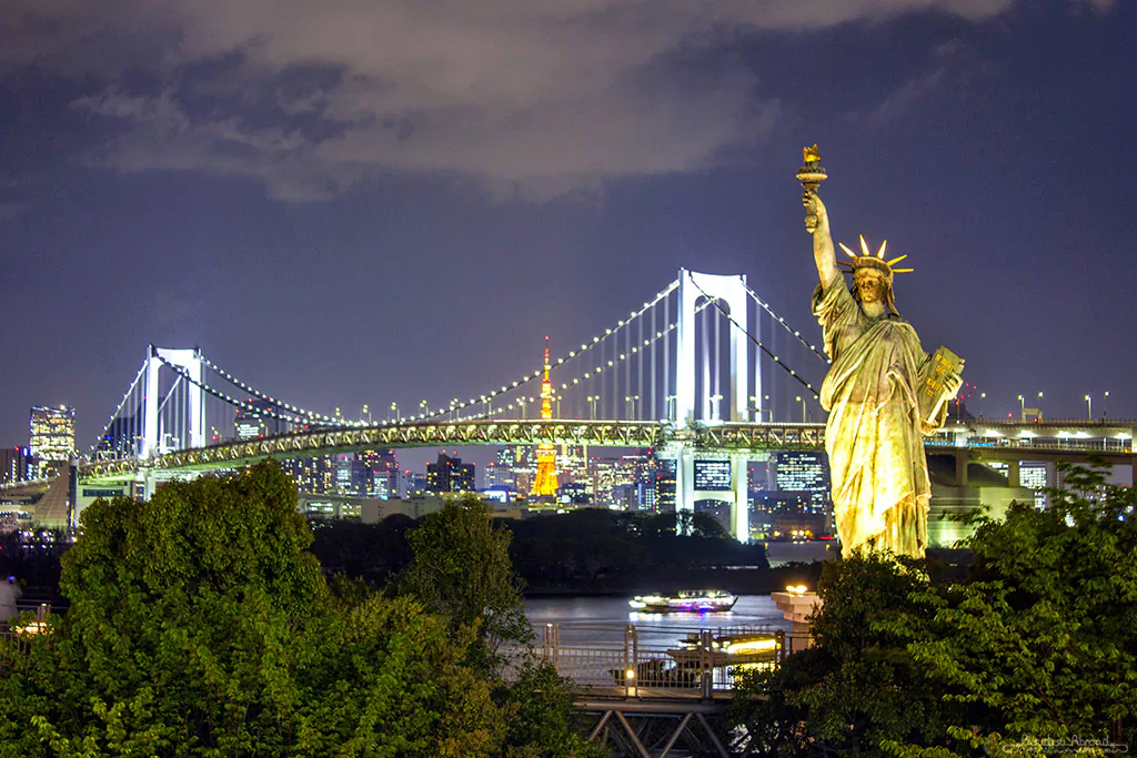 Statue of Liberty, Tokyo (Beth William, BesuDesu Abroad)