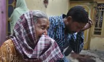 India, Pakistan Exchange Fire Over Kashmir Border