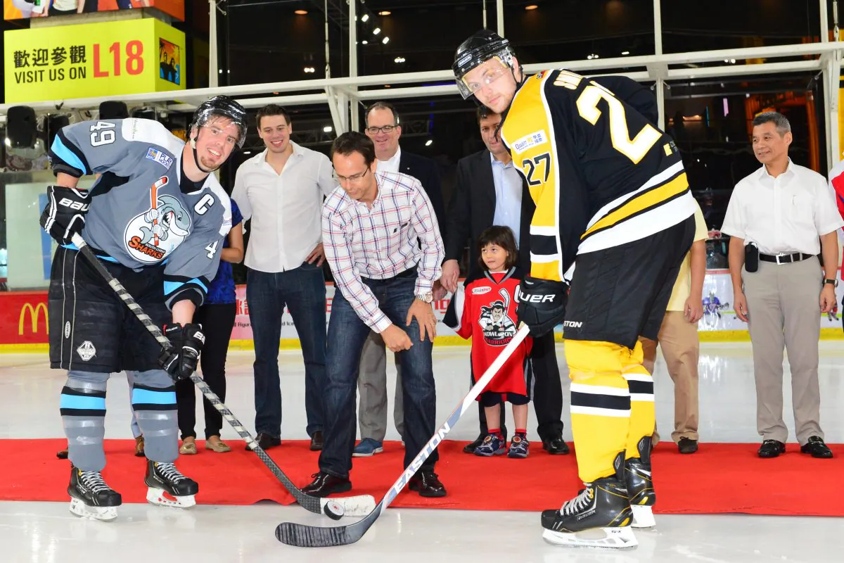 A ceremonial Puck-Drop by John Luciw, kicks off the CIHL 2014 League at Mega Ice on Saturday Oct 4, 2014. Watching the ceremony is J Ian Burchett, Canadian Consul General of Hong Kong and Macau, sponsor representatives and League Officials. (Bill Cox/Epoch Times)