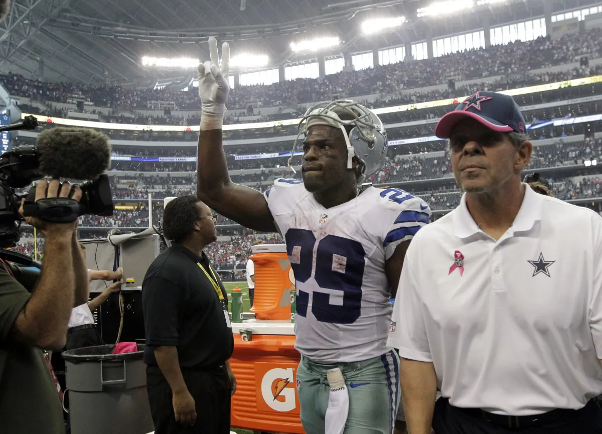 Dallas Cowboys' DeMarco Murray (29) acknowledges cheers from fans as he walks off the field following their NFL football game against the Houston Texans, Sunday, Oct. 5, 2014, in Arlington, Texas. The Cowboys won in overtime 20-17. (AP Photo/Tim Sharp)