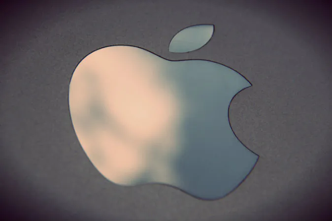 In this photo illustration the logo on an Apple iPad is seen on Aug. 6, 2014 in London, England. iPad maker Apple is selling fewer units than in the same quarter in 2013, it is reported. (Peter Macdiarmid/Getty Images; effects added by Epoch Times)