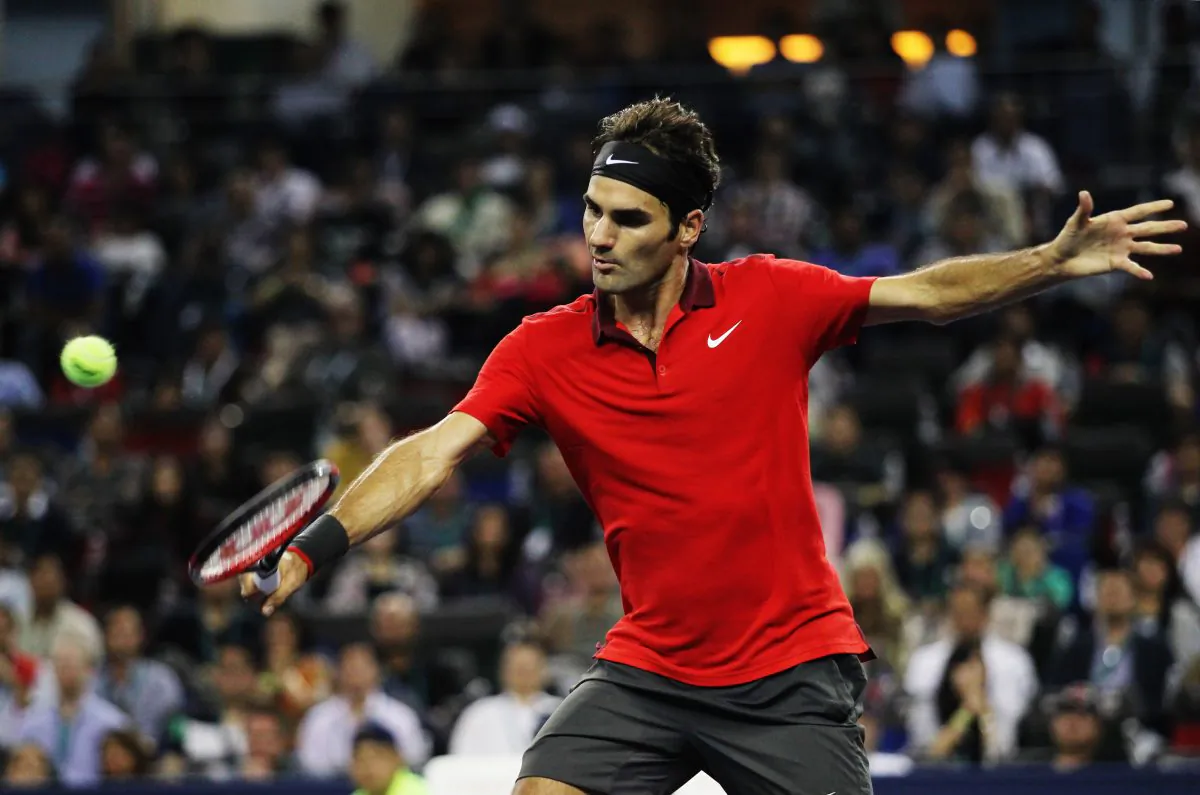 Roger Federer of Switzerland returns a shot during his final match against Gilles Simon of France during the day 8 of the Shanghai Rolex Masters at the Qi Zhong Tennis Centre, Shanghai, China on Oct 12. (Zhong Zhi/Getty Images)