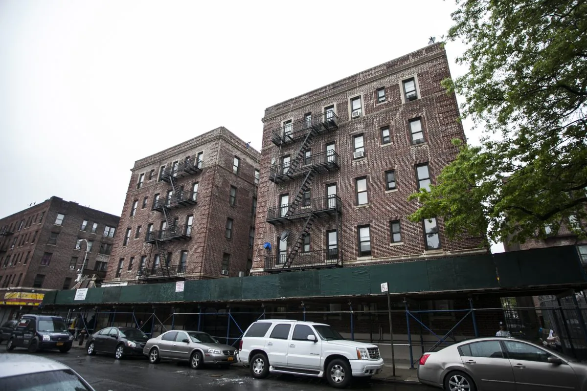 There are a number of different ways of financing your real estate investment, but it helps to have a strong credit score.
(Samira Bouaou/Epoch Times)