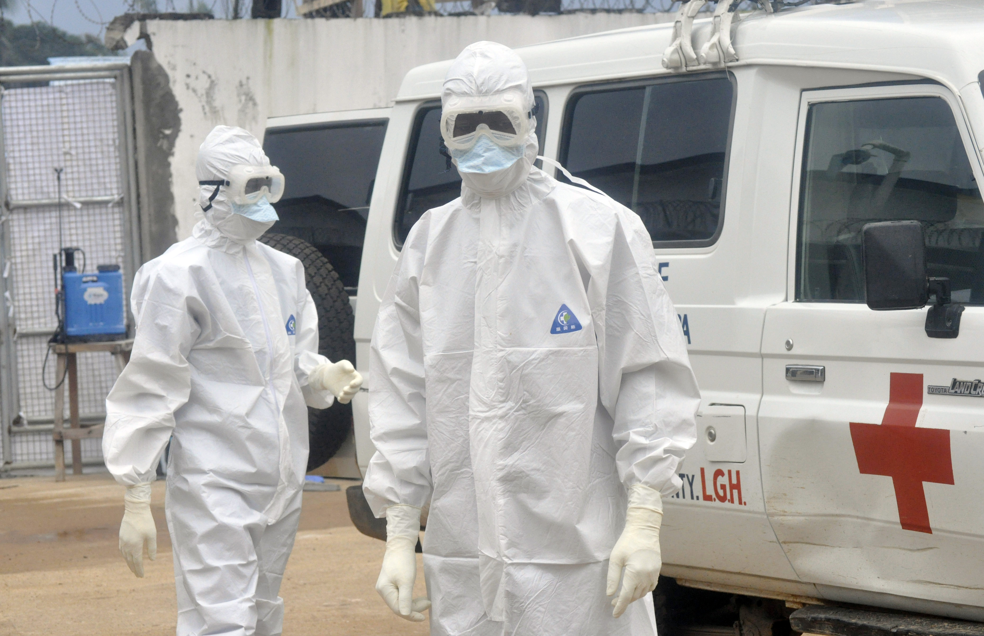 Эпидемии и инфекционные заболевания. Костюм Эбола. Защитный костюм от Эболы.