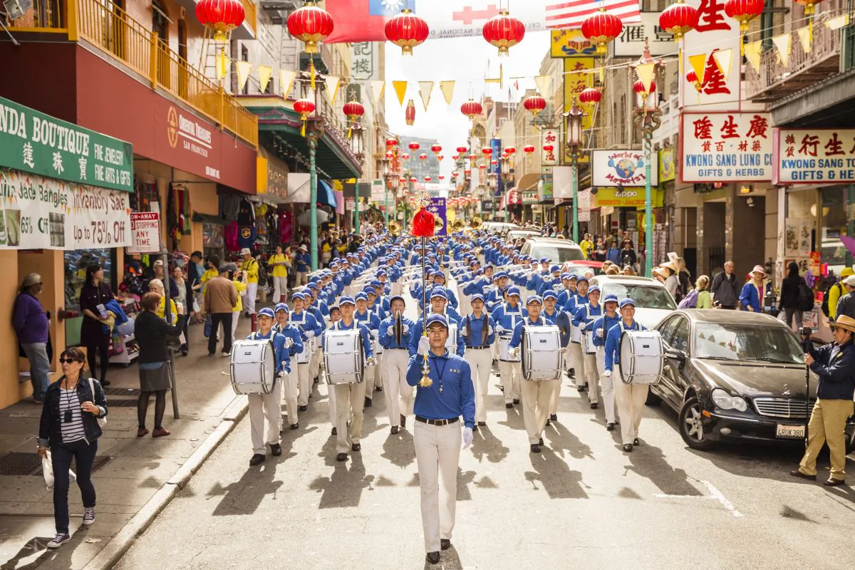 The Celestial Band marches in the Falun Dafa parade in San Francisco on Oct. 15.
(Edward Dai/Epoch Times)