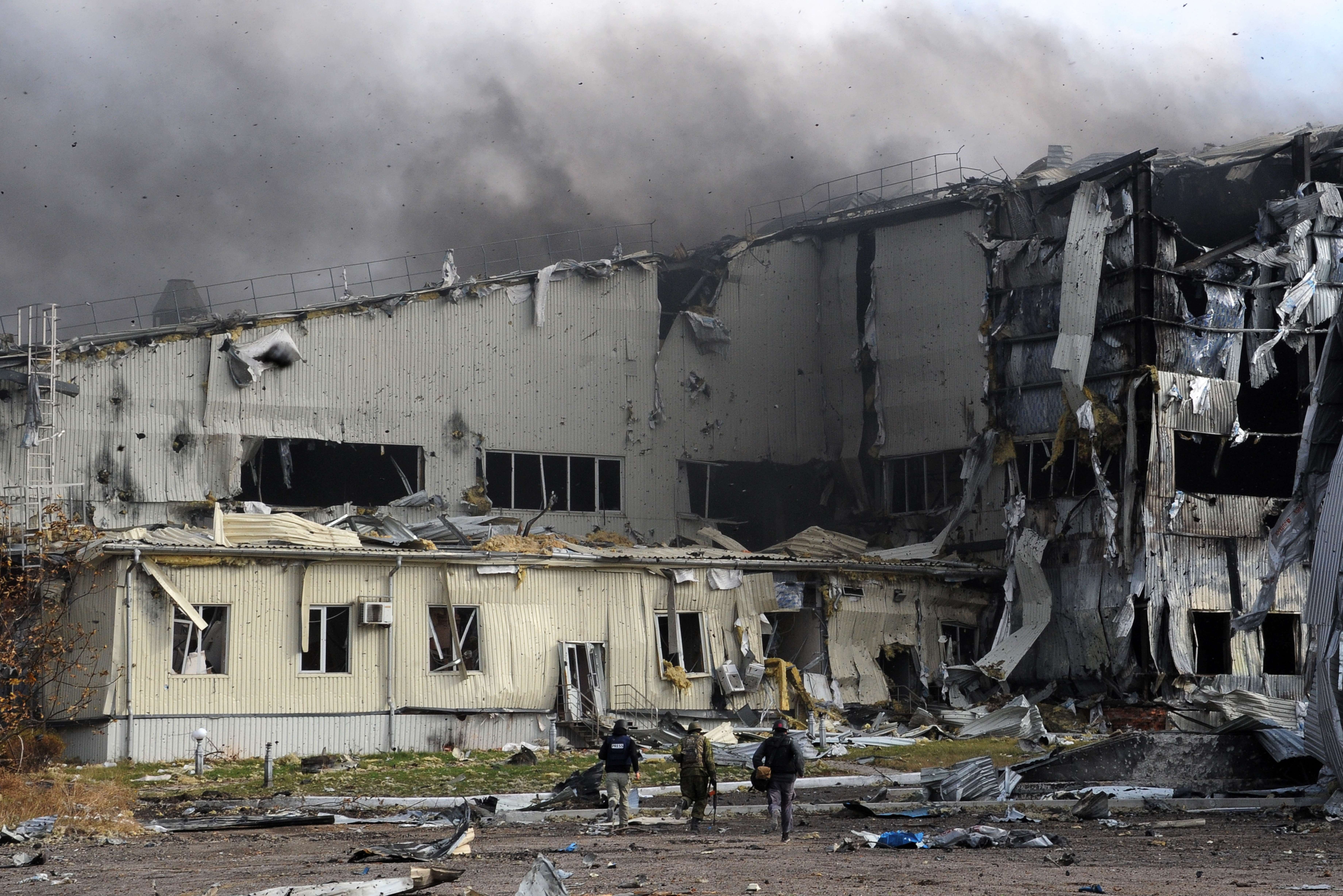 Разрушенный донецк. Донецкий аэропорт 2014. Разрушенный Донецкий аэропорт. Разрушенный 2014 аэропорт Донецка.