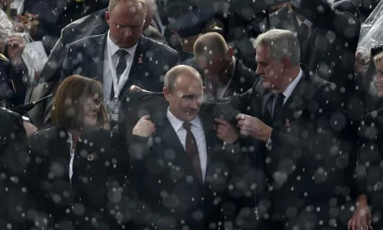 Putin Keeps Merkel Waiting in Milan