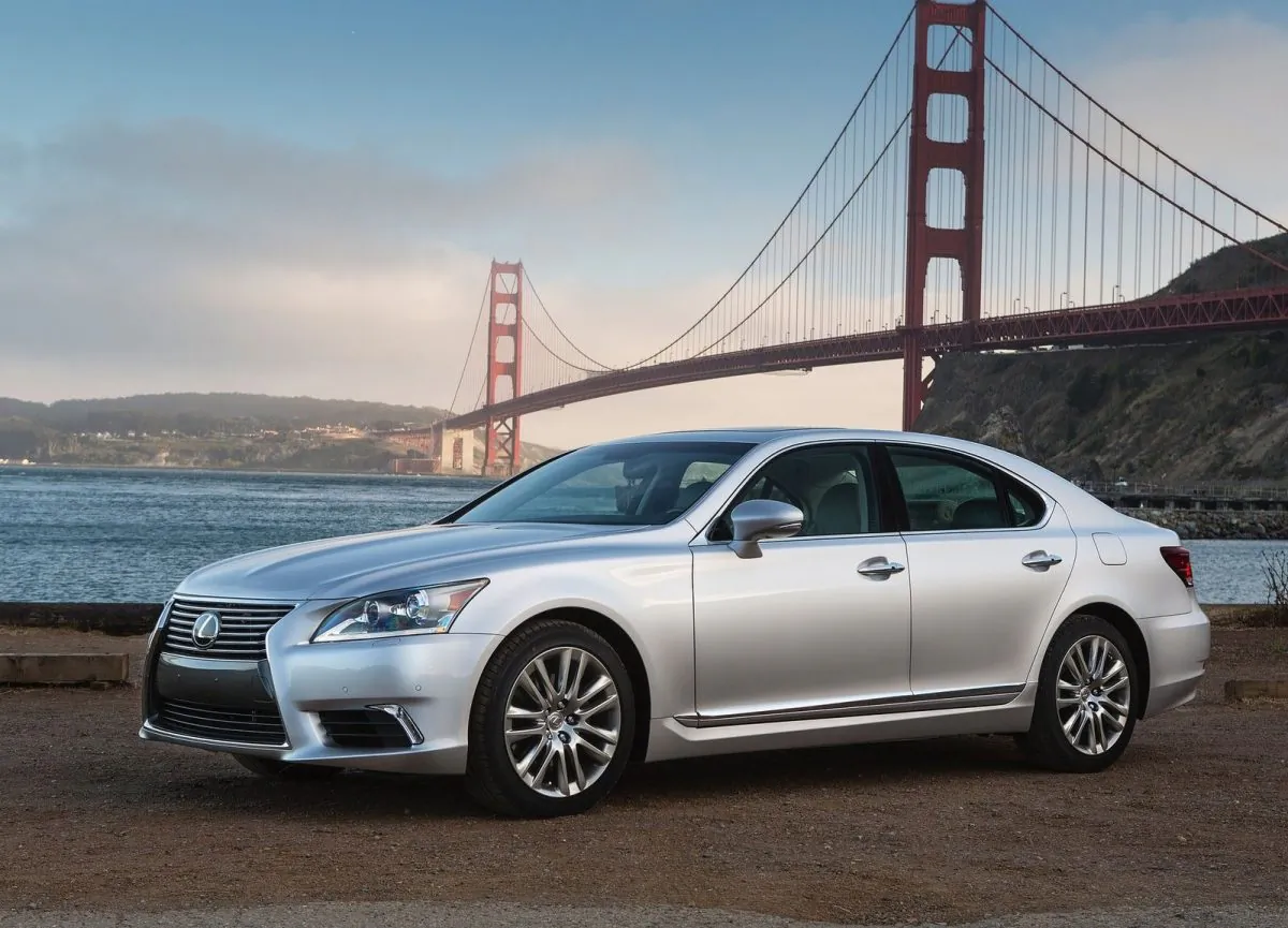 2014 Lexus LS 460
(Courtesy of NetCarShow.com)