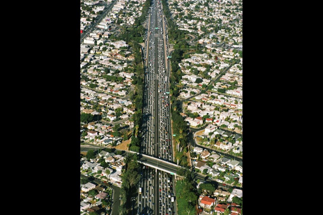 Women living within 328 feet of a highway or major road had a 22 percent greater risk of hypertension than women living over half a mile away, according to a new study. (flammulated/iStock/Thinkstock)