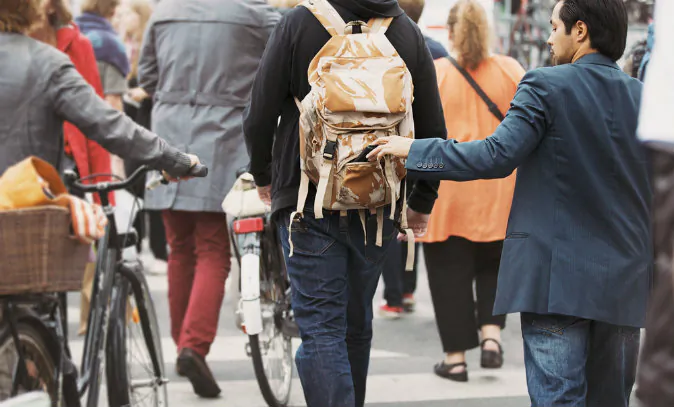 How Thieves Target Tourists