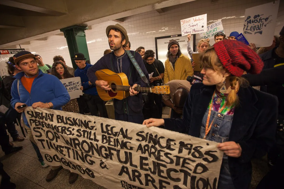 Andrew Kalleen performs a protest song “Ohio” during a rally against wrongful arrests of subway performers, Metropolitan Avenue subway station, Williamsburg, Brooklyn, Oct. 21, 2014. (Petr Svab/Epoch Times)