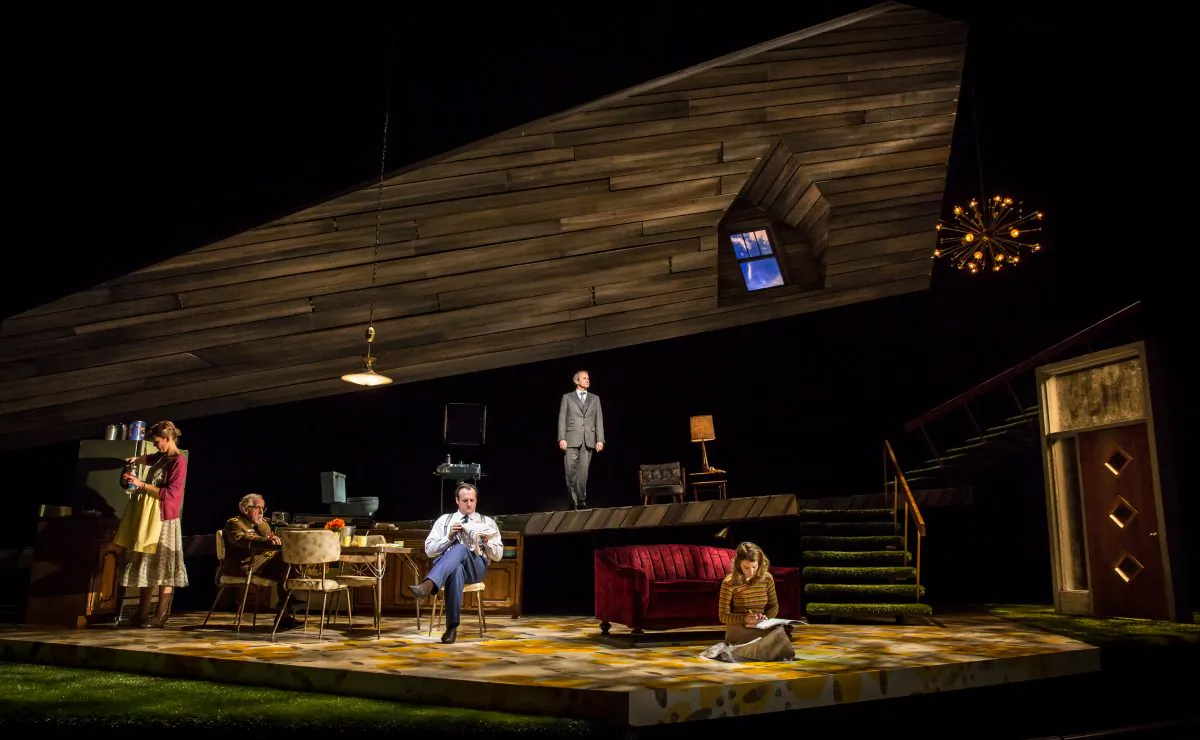 (L–R) A seemingly happy family with Violet (Katherine Keberlein) expecting twins, the Colonel (Mike Nussbaum), Daniel (Eric Slater), Footnote (Guy Massey) who helps us understand the characters, and Beauty (Catherine Combs) in Noah Haidle’s “Smokefall.” (Liz Lauren)