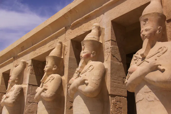 Egyptian statues (Shutterstock*)