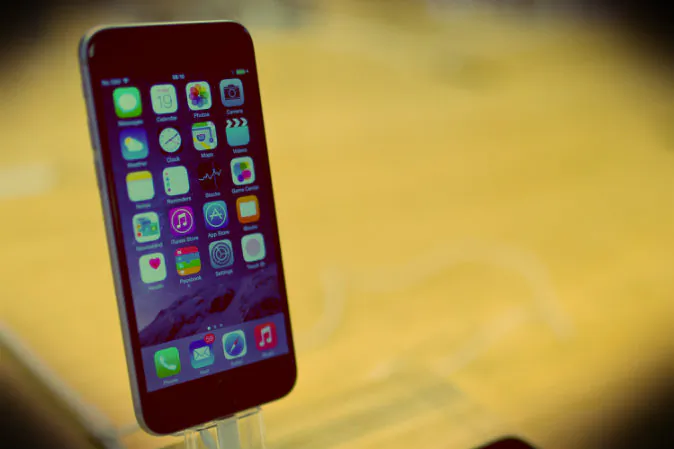 A general view of the iPhone 6 at Apple's Covent Garden store launch in London, England on Sept. 19, 2014. (Ben A. Pruchnie/Getty Images;effects added by Epoch Times)