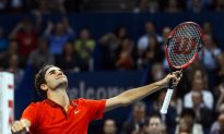 Murray Wins Marathon Final in Valencia While Federer Cruises to Win Basel