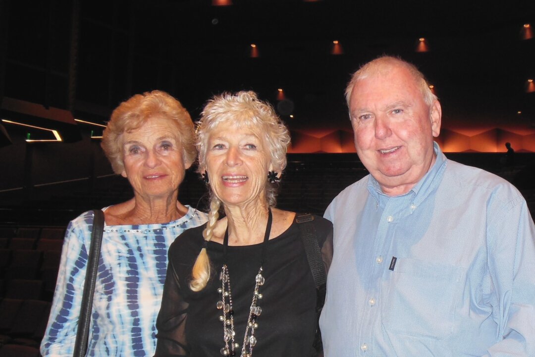 Eugene Dolan (R) with friends at the Shen Yun Symphony Orchestra's performance in Sarasota, on Oct. 27, 2014. (Sherry Dong/Epoch Times)