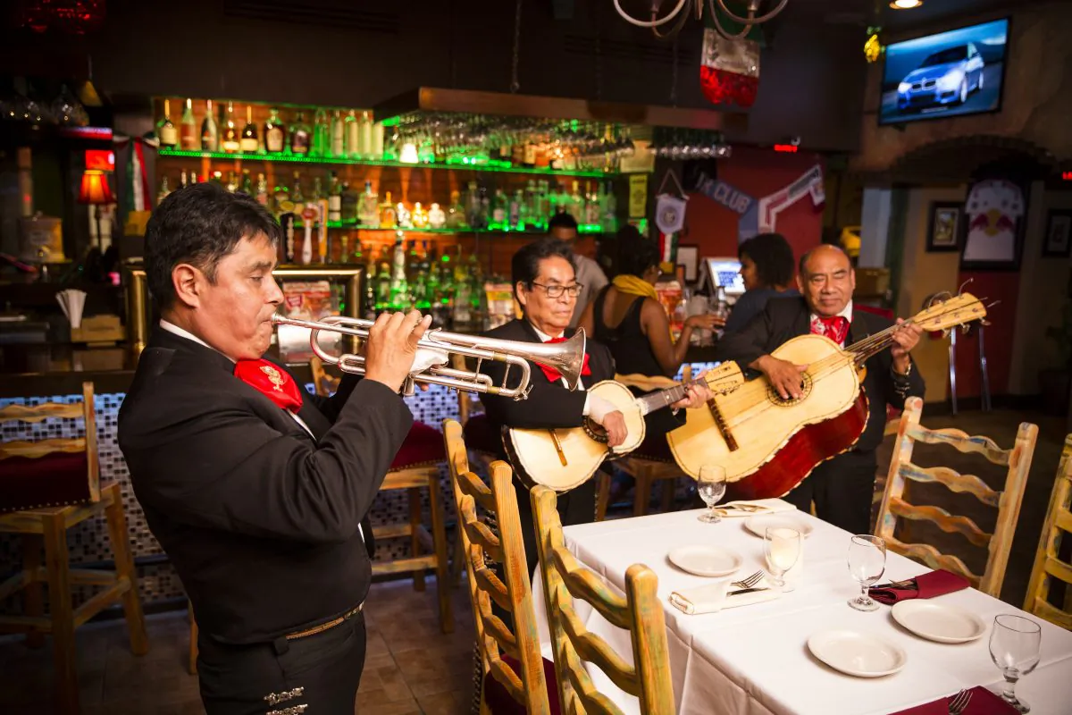A mariachi band plays at Mexican Festival. (Samira Bouaou/Epoch Times)