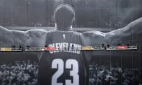 Watch: Lebron James Player Introduction, Chalk Toss, First Points