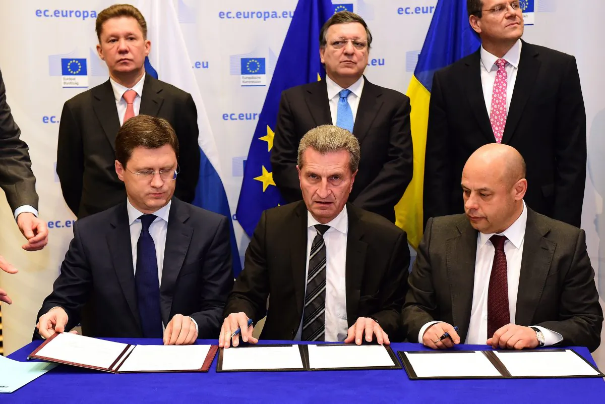 (L-R)Russian Energy Minister, Alexander Novak; E.U. Commissioner for Energy, Günther Oettinger; and Ukrainian Fuel and Energy Minister, Yuriy Prodan sign a gas agreement on Oct. 30, 2014 in Brussels, Belgium. (Emmanuel Dunand/AFP/Getty Images)