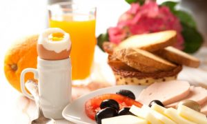 New Research Shows a High Protein Breakfast Dramatically Reduces Cravings for Sugar and High Fat Foods