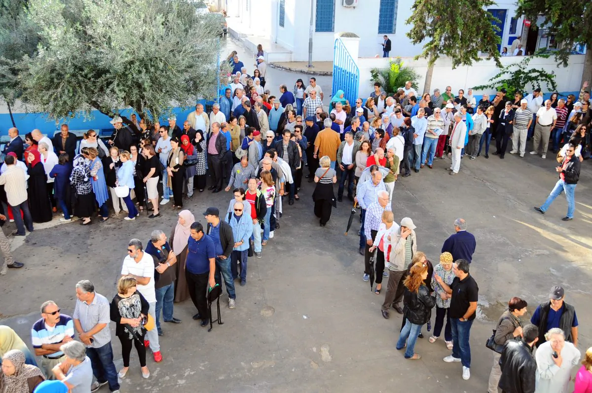Tunisians queue outside a polling station in La Marsa, Tunisia, Sunday, Oct. 26, 2014. Tunisians expressed tentative hope for the future as they lined up early Sunday to choose their first five-year parliament since they overthrew their dictator in the 2011 revolution that kicked off the Arab Spring. (AP Photo/Hassene Dridi)
