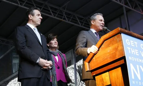 Cuomo Makes Final Push With Strong Rhetoric From the Left