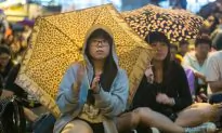 Haruki Murakami-Inspired ‘Eggs’ Face ‘High Wall’ at Hong Kong Protest