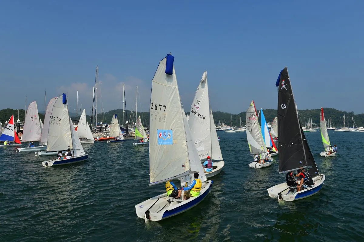 Boats shortly after the start of the 24hr Charity Dinghy Race at Hebe Haven on Saturday Nov. 1, 2014. (Bill Cox/Epoch Times)