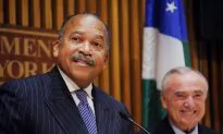 Bratton Names Training Head as 1st NYPD Deputy