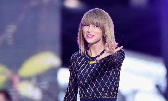 Taylor Swift Performs On ABC's 'Good Morning America' at Times Square on October 30, 2014 in New York City. (Photo by Jamie McCarthy/Getty Images)