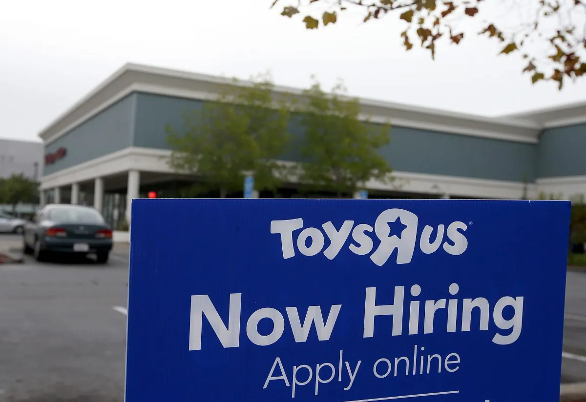 US companies ramped up hiring in September, and more Americans were confident enough to quit their jobs—two signs of an improving economy. (Justin Sullivan/Getty Images)