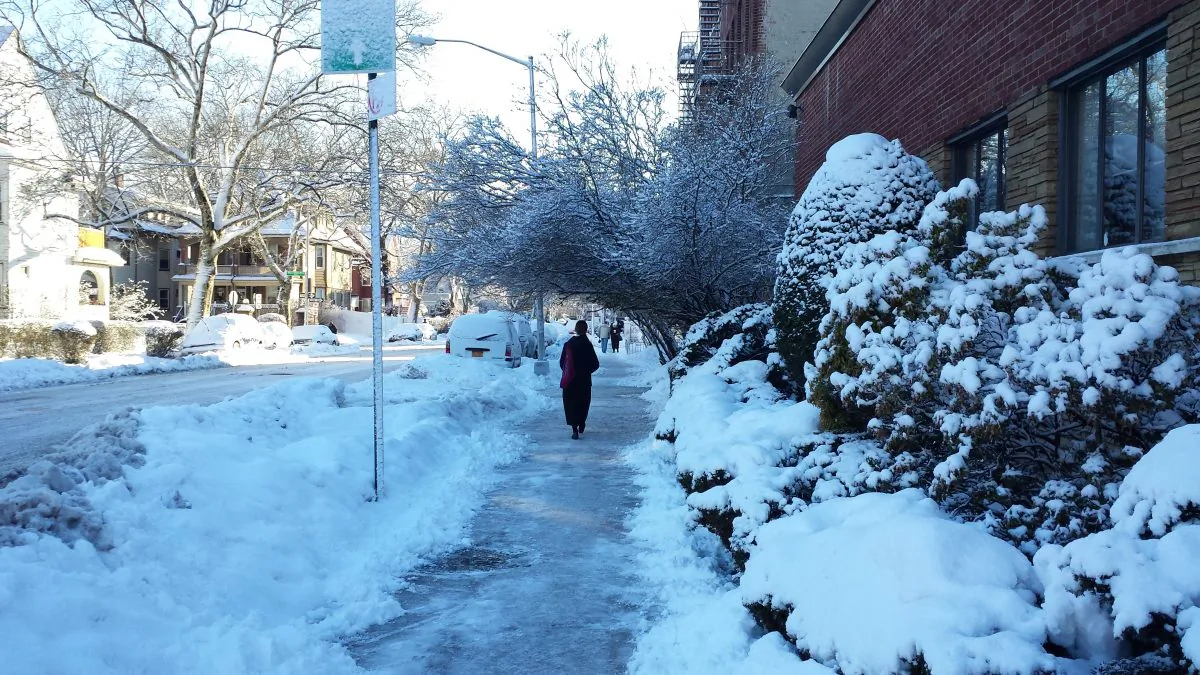 Snowfall on a Brooklyn street on Feb. 14, 2014. (Ananda West/Epoch Times)