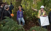 Kinder Morgan Pipeline Debate Looms Over Civic Elections in Vancouver Area