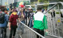 Hong Kong Police Gain Ground at Admiralty, but Stop Short of Clearing Protesters