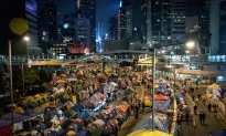 Hong Kong Breaking: Protesters Trying to Enter Legislative Council Building